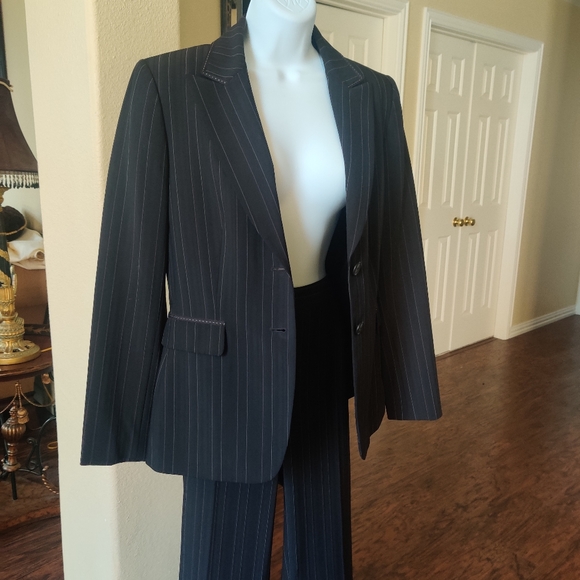 Tahari 2pc Striped Brown Pant Suit Size 6 - Picture 1 of 16